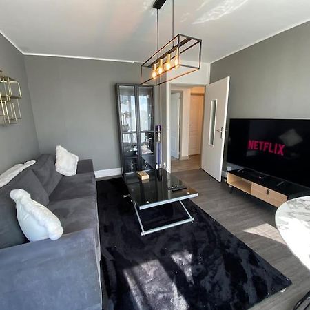 Appartement Familial Wifi Netflix Amazon Prime Saint-Cyr-l'Ecole Exterior foto