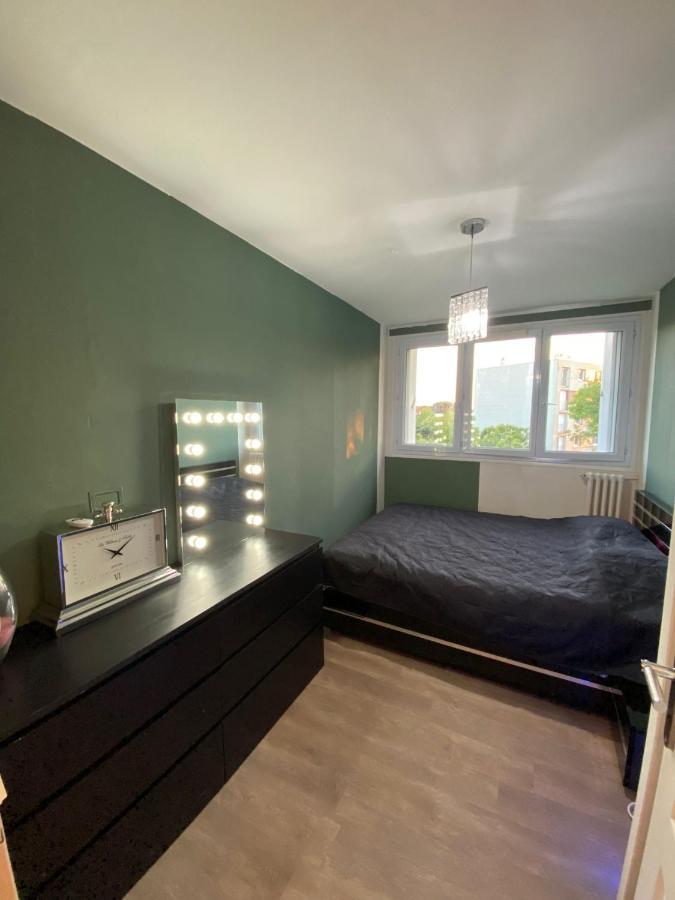Appartement Familial Wifi Netflix Amazon Prime Saint-Cyr-l'Ecole Exterior foto